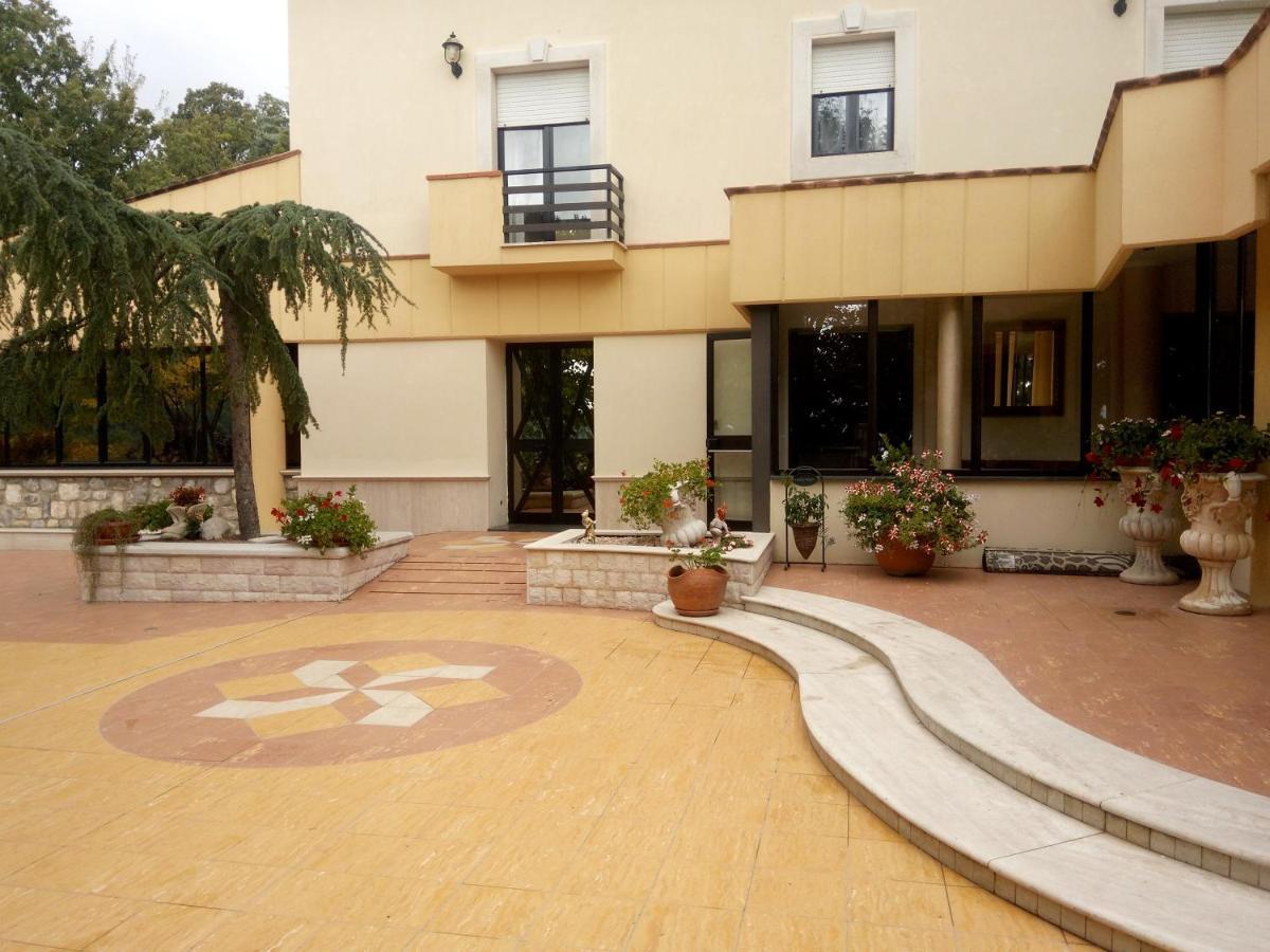 Hotel Al Querceto Tocco Caudio Exterior photo